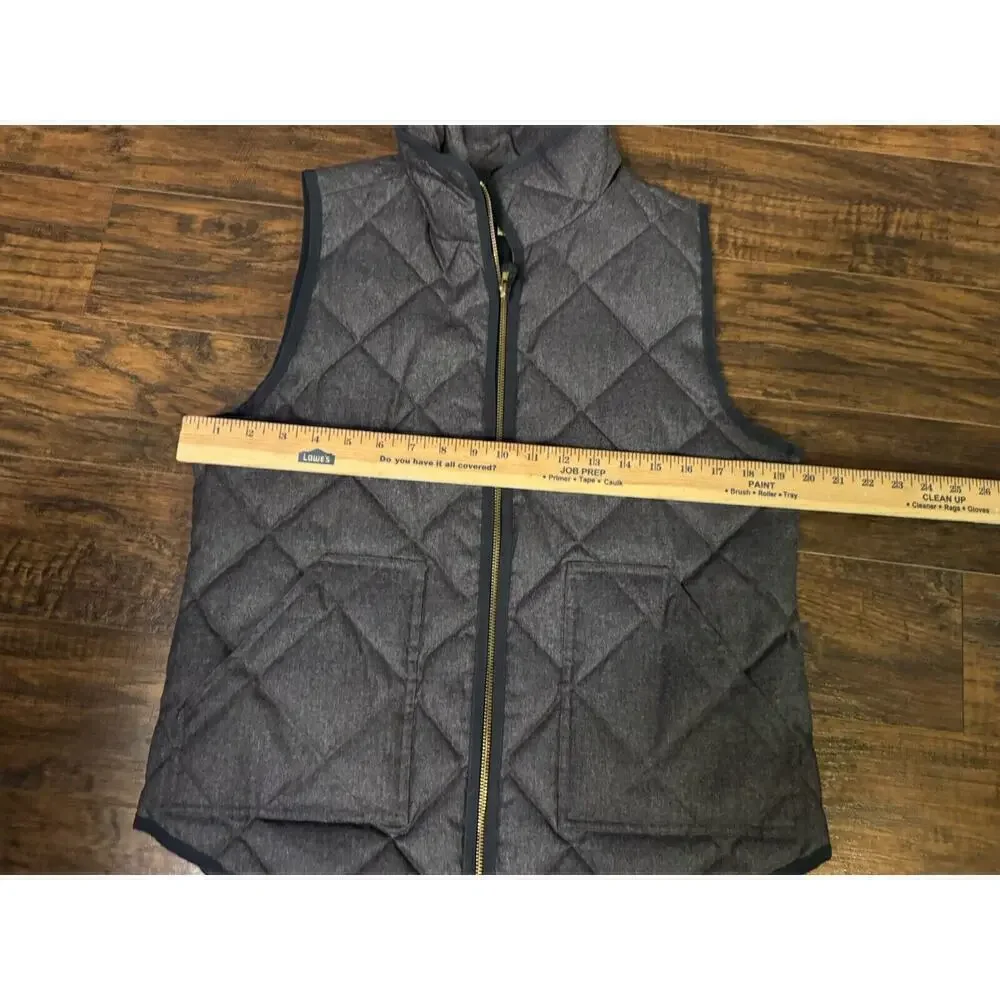 J Crew Down Quilted Excursion Vest Full Zip Women’s Size Medium M Pockets Gray